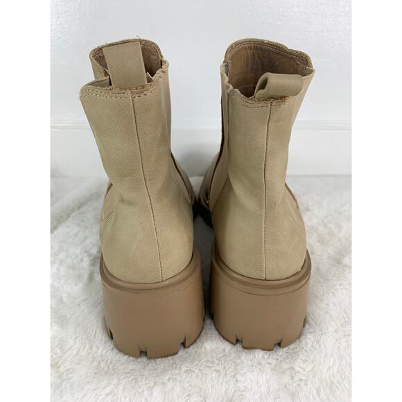 Madden Girl Tessa Women’s Chelsea Boots Sand Fabric Size 9 - Picture 3 of 8